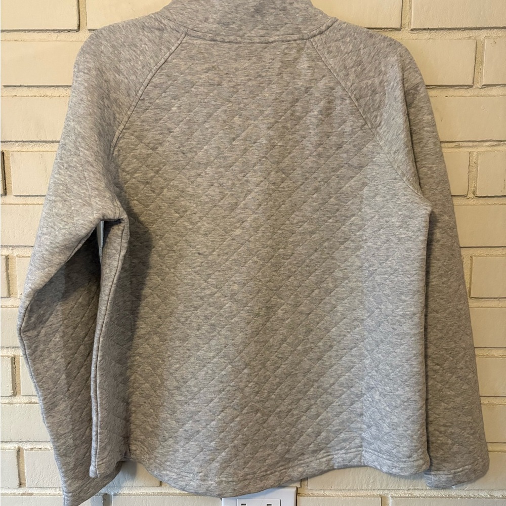 NWT Eddie Bauer Light Gray Quilted Top | Womens Medium - Picture 2 of 8